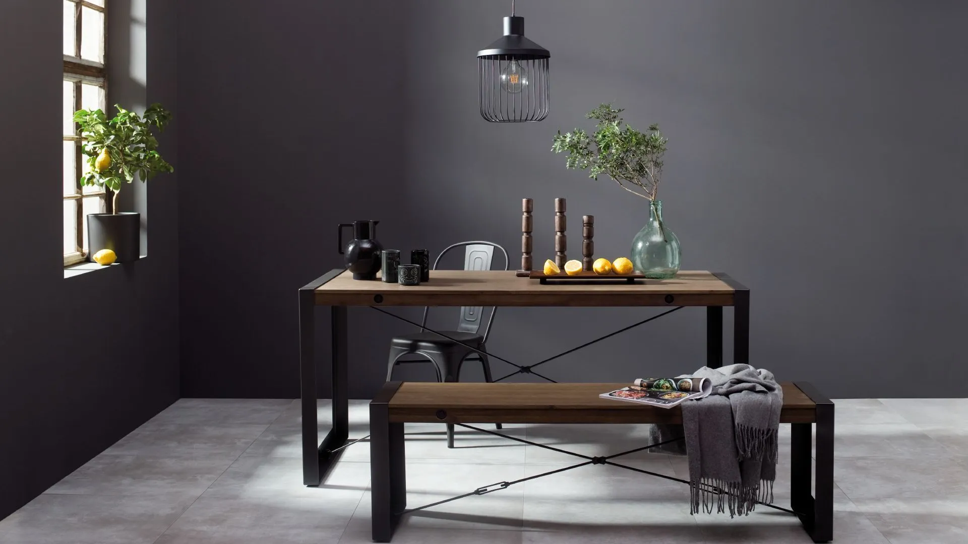 ciemne wnętrza eleganckie