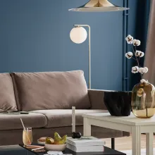 ciemny salon jasne dodatki