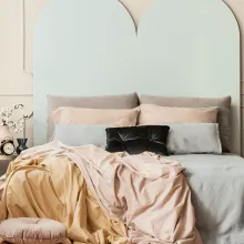 ściana w salonie pomalowana odcieniem  Mellow z palety Beckers Designer Collection