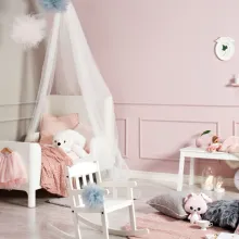 Ściany w pokoju dziecięcym pomalowane odcieniami Ballet i Echo z kolekcji Beckers Designer Collection