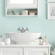 Ściany w łazience pomalowane odcieniem Simple z kolekcji  Beckers Designer Kitchen & Bathroom