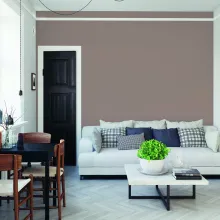 Ściany w salonie pomalowane odcieniem Chocolate pudding z palety Beckers Väggfärg Colour i kolorem White z kolekcji Beckers Designer Kitchen & Bathroom
