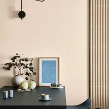 Ściana w jadalni pomalowana kolorem Cream z kolekcji Beckers Designer Collection