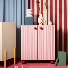 Komoda pomalowana kolorem Candy Pink z linii Beckers Designer Universal
