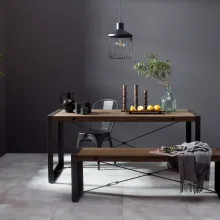 ciemny salon
